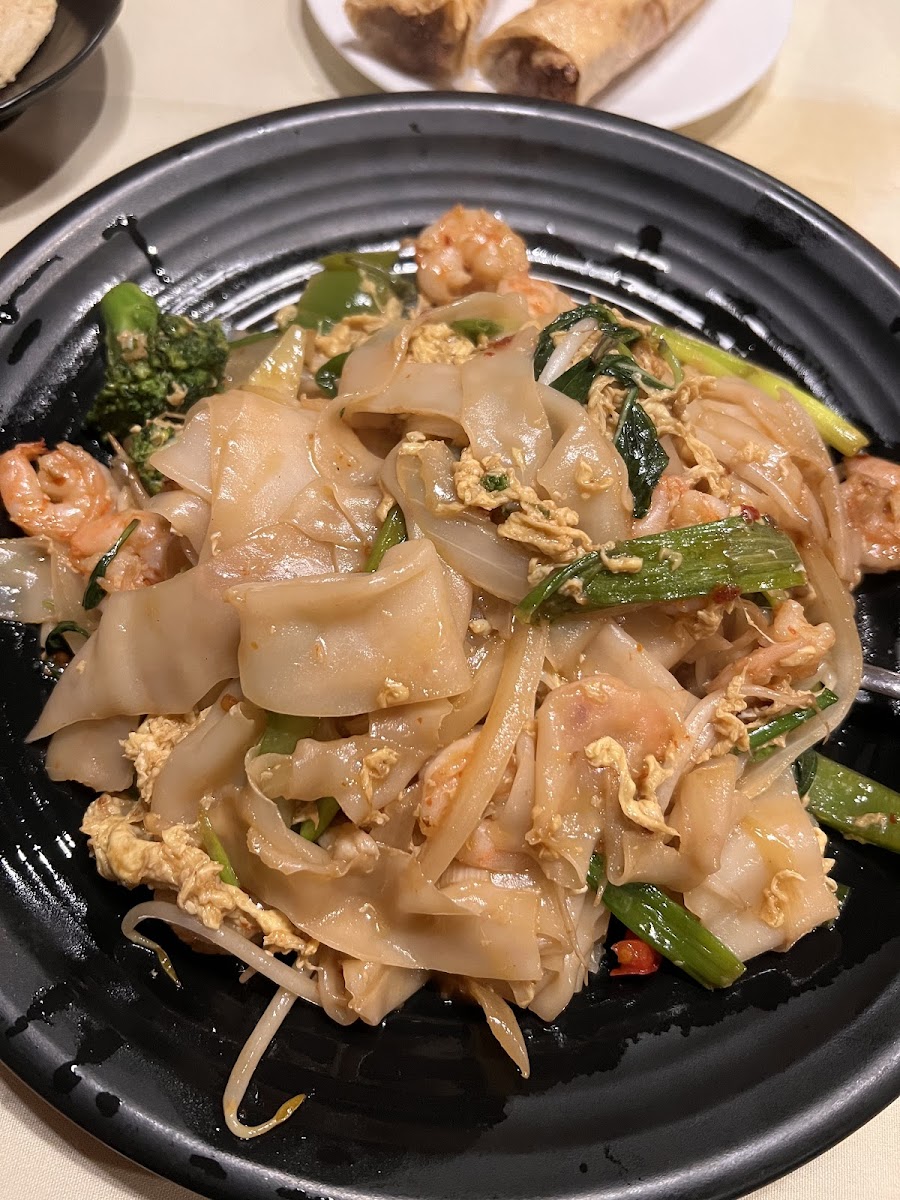 Thai basil drunken noodle