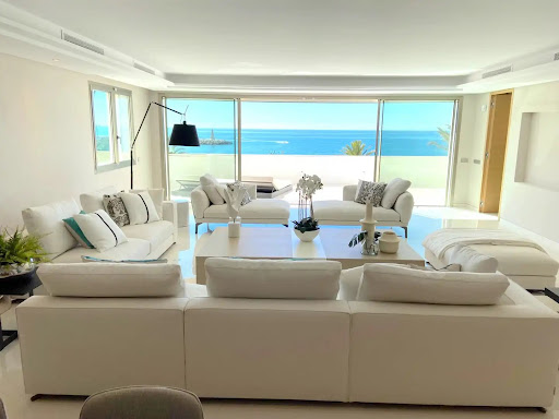 Apartment with terrace and pool 2