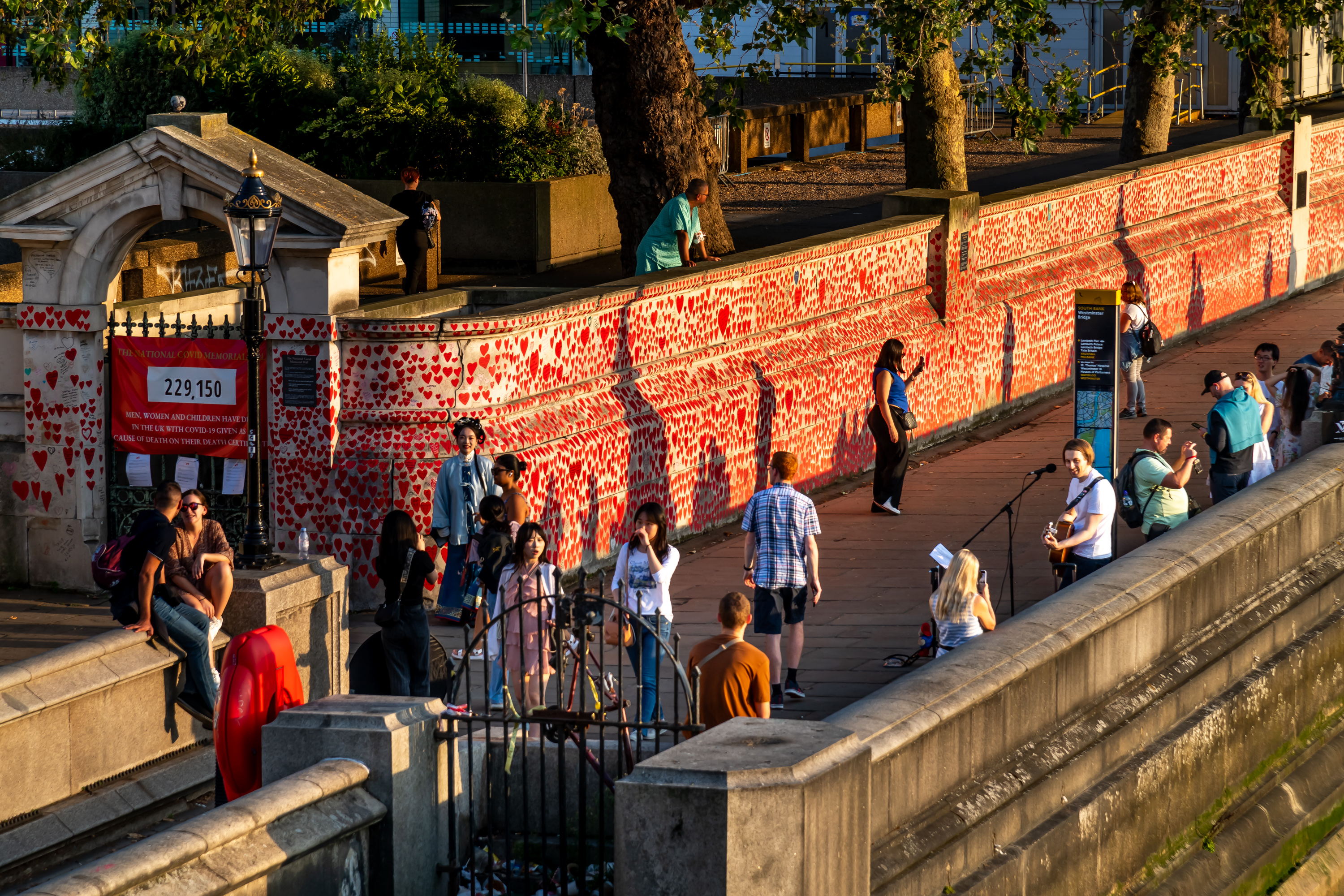 Passeggiata al muro del covid: La vita e la morte di Alduccio