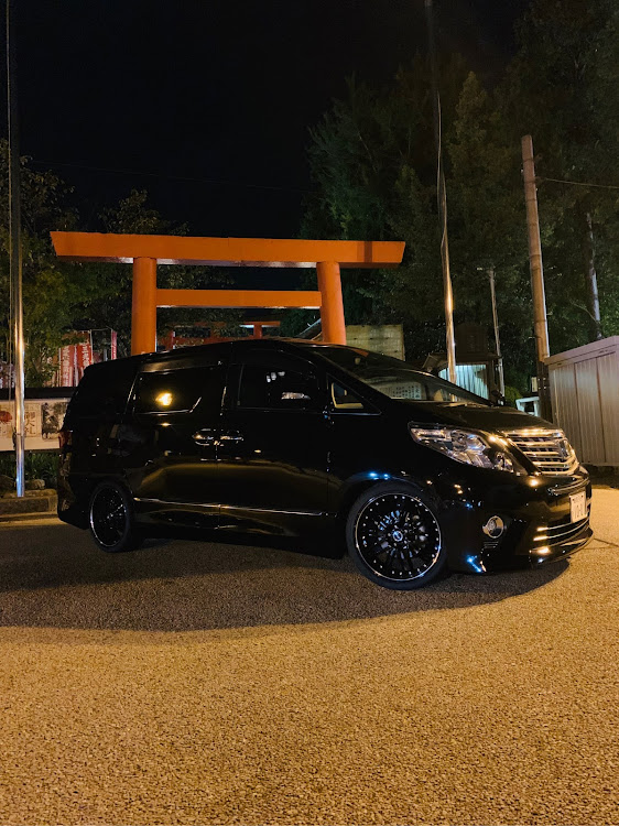 アルファードの夜のドライブ・夜の撮影・鳥居コラボ・クルマ好き・クルマ好きと繋がりたいに関するカスタム事例の投稿画像3枚目
