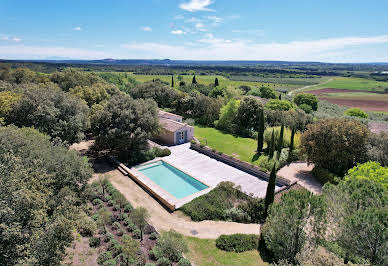 Propriété avec piscine et jardin 3