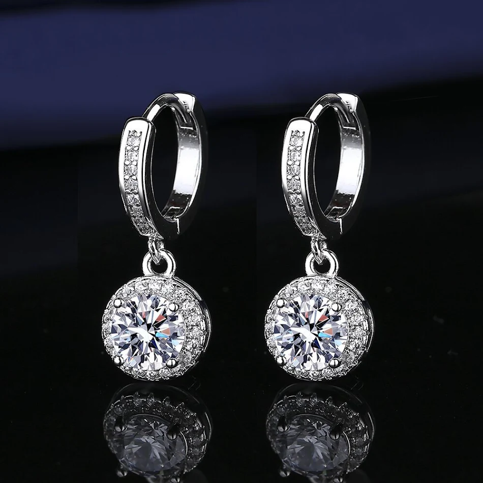 Tassel Princess Ronde Tas & Zilveren Oorbellen, de perfecte set voor een chique en elegante look, geschikt voor dag en nacht.
