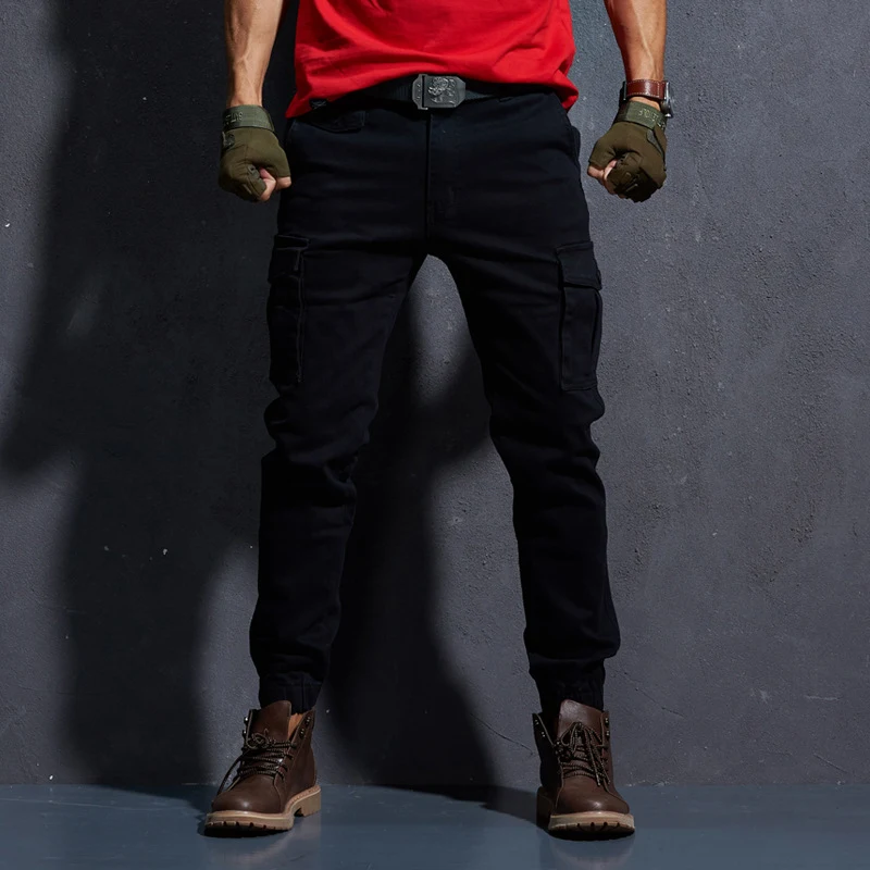 Title 3, Heren slim fit broek in effen kleur. Stijlvolle...