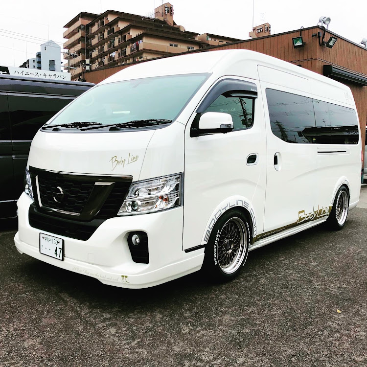 NV350キャラバンの新年のご挨拶・スーパーロング・ハイルーフ・ワイドに関するカスタム事例の投稿画像1枚目