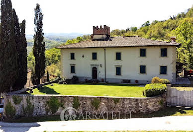 Villa with pool and garden 3