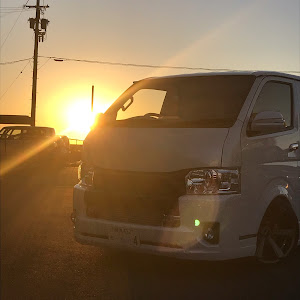 ハイエースバン TRH200K