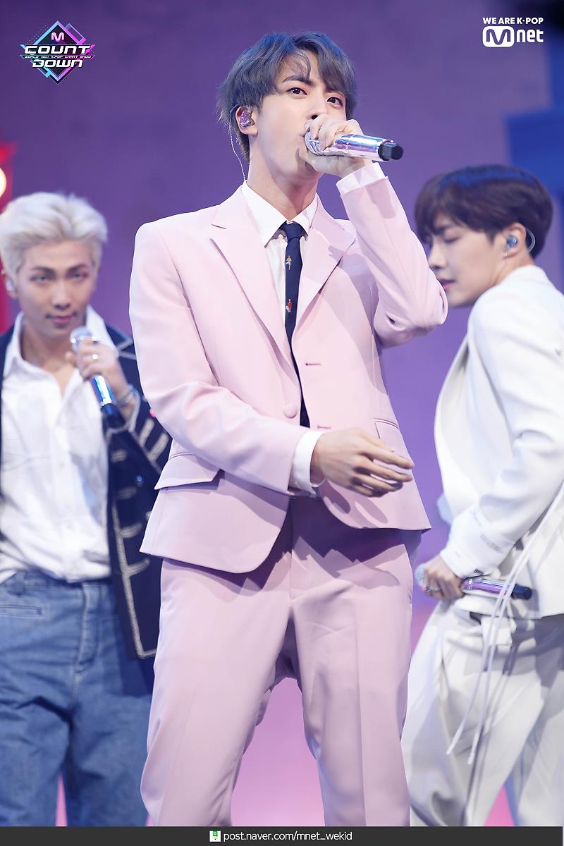 Bts Praised For Their Humble Actions Towards Their Juniors During M Countdown
