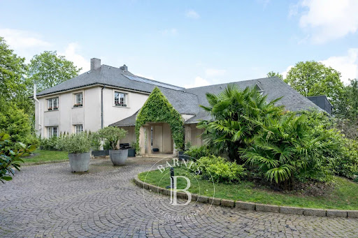 Property with pool and garden 4