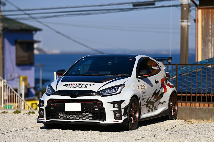 GRヤリスの三浦半島ドライブ・海と愛車・プリン・愛車の半顔が見たい・半顔に関するカスタム事例の投稿画像1枚目