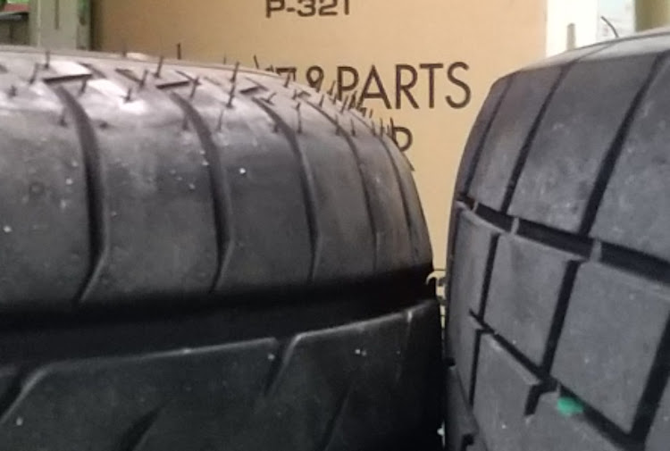 カローラアクシオのタイヤ交換・ATR SPORT2・R1R・ブラックレーシングに関するカスタム事例の投稿画像4枚目