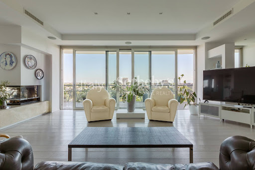 Apartment with pool 4