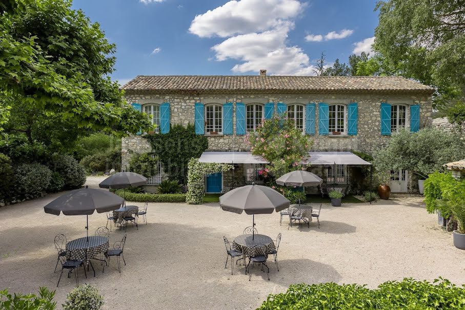 Vente maison 10 pièces 355 m² à Fontaine-de-Vaucluse (84800), 1 790 000 €