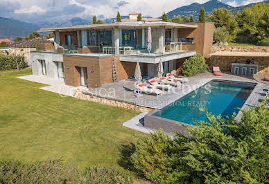 Villa with pool and terrace 3