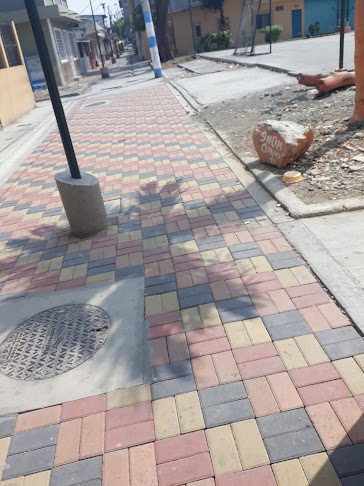 Barberia Valencia - Cortes de Cabello para Caballeros y Niños, Cortes Modernos y Urbanos, Tratamientos Faciales con mascarilla negra, Eduardo Valencia Torres - Guayaquil