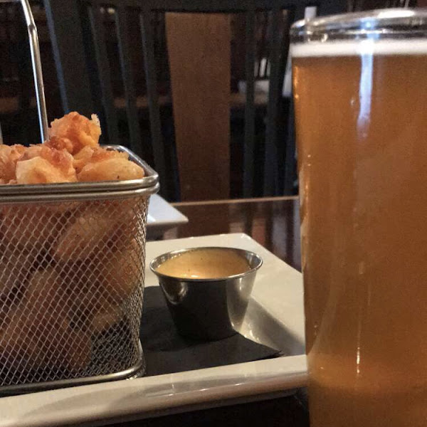 Gluten Free fried cheese curds & Gluten Free Wisconsin Beer 😬 😋