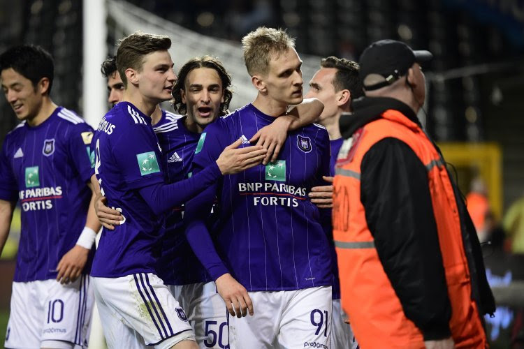 Boucaut n'est pas seul en faute: le VAR a... validé le penalty d'Anderlecht!