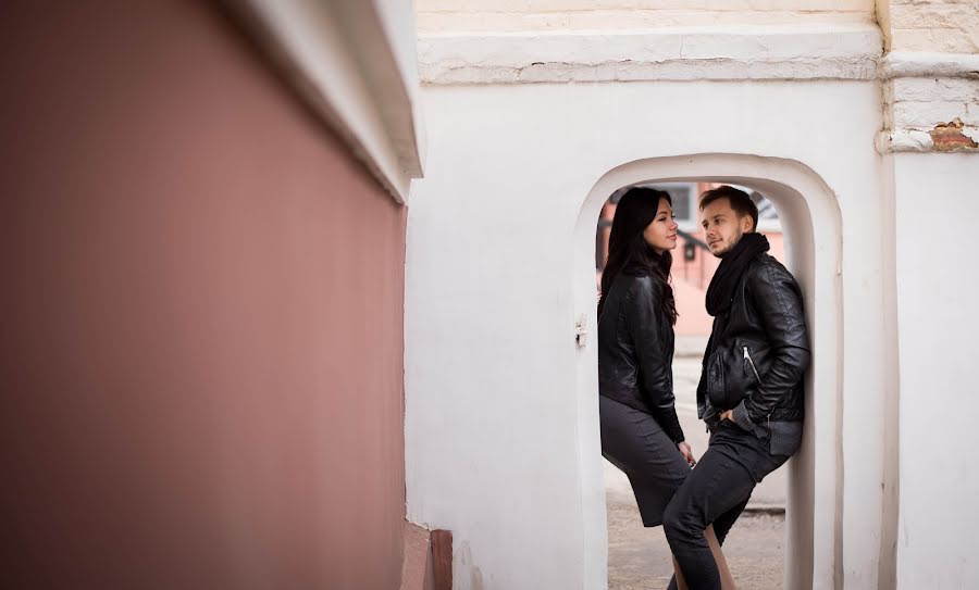 Fotografo di matrimoni Irina Sapozhkova (irkkin). Foto del 28 aprile 2016