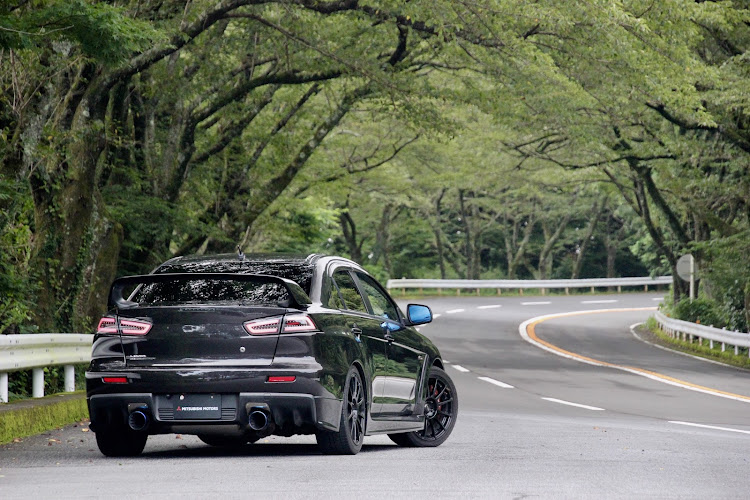 ランサーエボリューションのアネスト岩田ターンパイク・御所の入駐車場・エボツーリングに関するカスタム事例の投稿画像2枚目