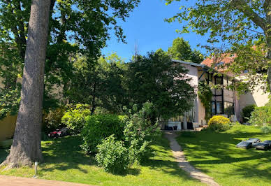 Maison avec piscine et terrasse 1