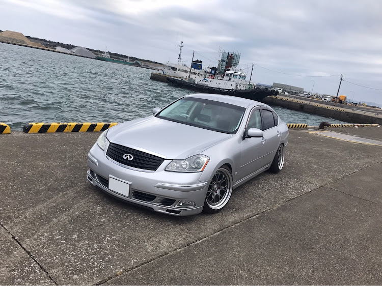 フーガの左斜め前写真展・コロナが早く終息しますようにに関するカスタム事例の投稿画像1枚目