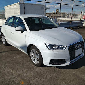 A1 スポーツバック 25TFSI