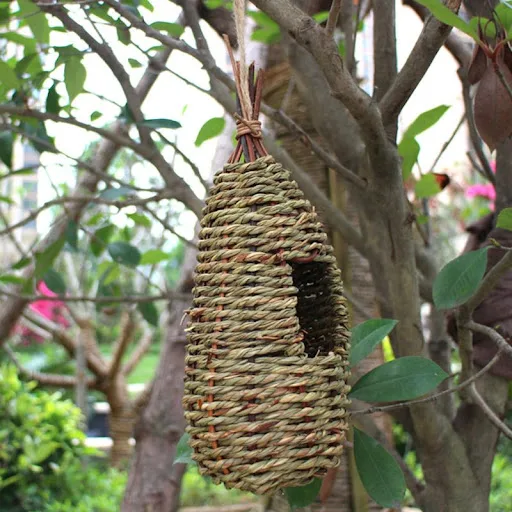 Hanging Bird House Pastoral Style Birdhouse Natural Fiber Finch Bird Nest Hut Outdoo Cage Hand-woven Straw Rope Shelter 