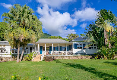 House with garden 8