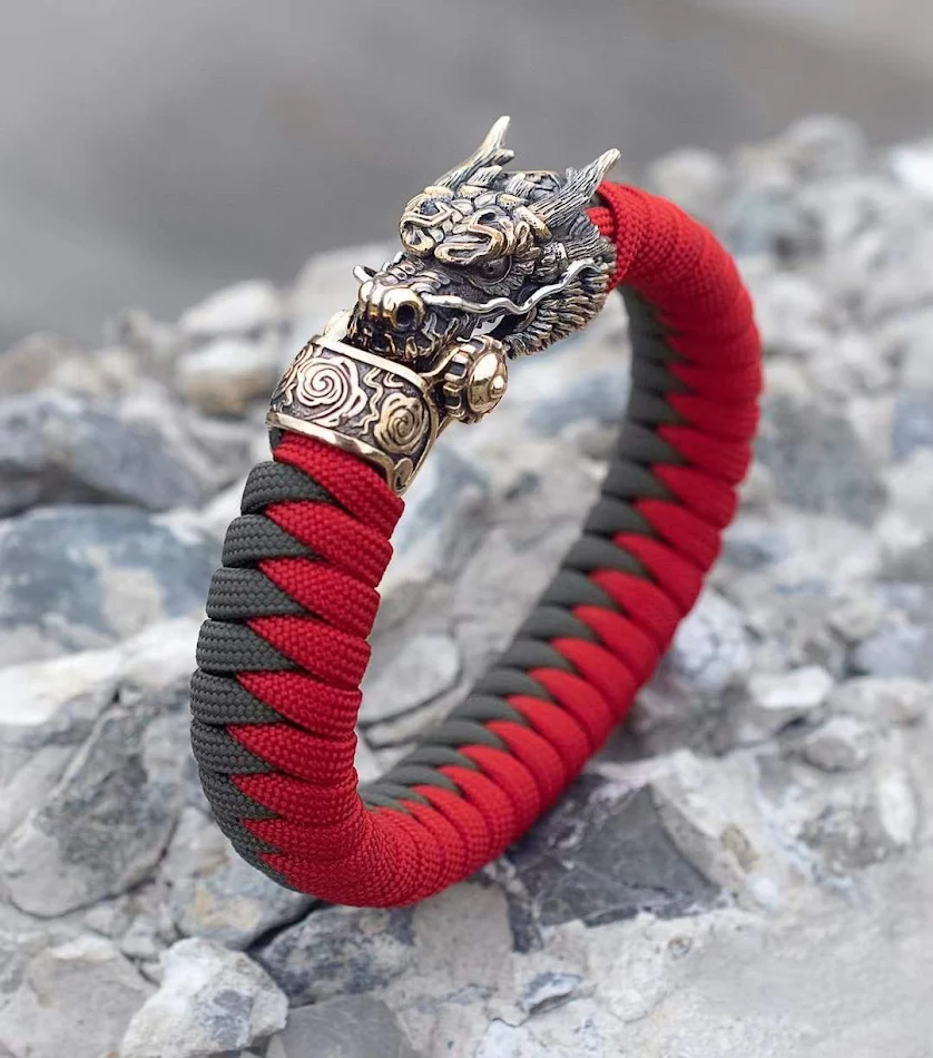 Ručno pletena narukvica od konopca, Zmajevi zodijaka, dvanaest znakova. Zaštita i sreća u jedinstvenom i elegantnom amajliji.