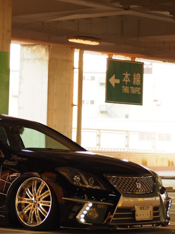 クラウンアスリートの200クラウン・クラウン・1枚目がお気に入り😍・女ばかりが華じゃない咲かせて見せます男華に関するカスタム事例の投稿画像3枚目