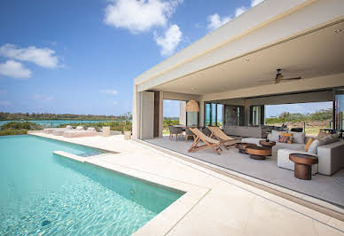 Villa avec piscine en bord de mer 2