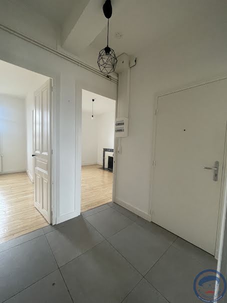 Location  appartement 3 pièces 57.48 m² à Tours (37000), 830 €