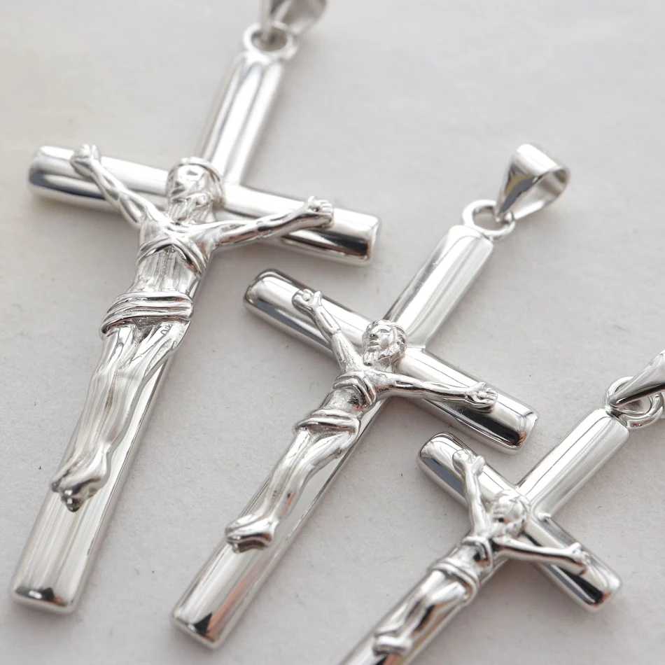 Pingente Cruz Prata S925 para Casal Retro Enfeite. Joia Clássica e Significativa. Presente Ideal para Celebrar o Amor. Design Duradouro e Elegante.