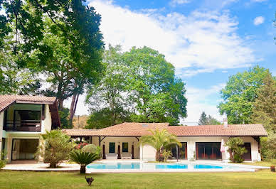 Villa avec piscine et jardin 2