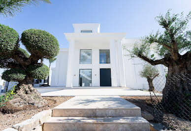 Villa with pool and terrace 7