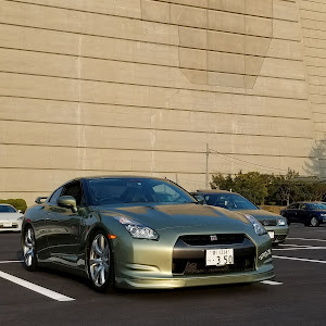 NISSAN GT-R