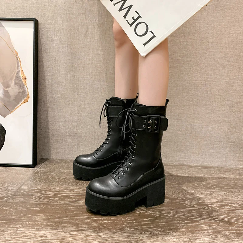 Title 5, Botas de montar de tacón alto con punta redonda...
