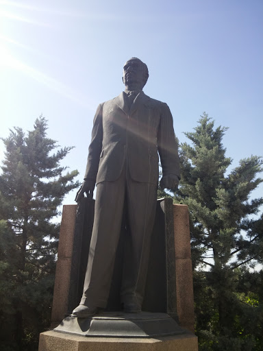 Atatürk Heykeli