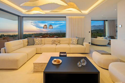House purchase in Marbella (Spain) with pool and garden