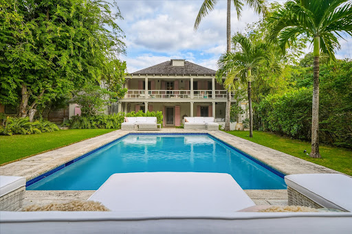 Seaside property with pool and garden 2