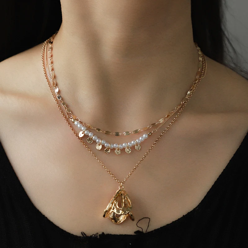 Collier et boucles d'oreilles jumelles fleurs en métal pour femmes. Ensemble élégant, cadeau parfait, design floral unique, sublimez votre style.