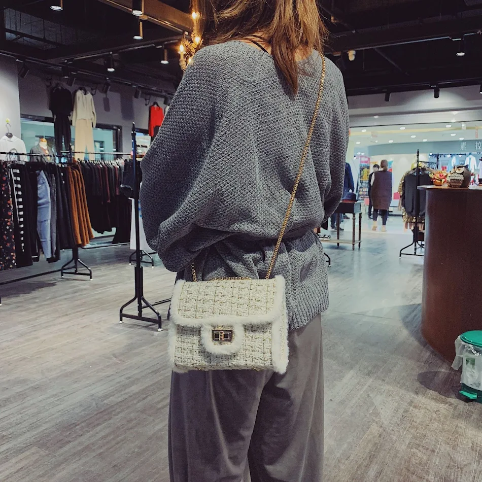 Bolsa pequena estilo outono, textura versátil coreana feminina Nizi em tecido de lã, ideal para diversas ocasiões, design elegante e moderno.