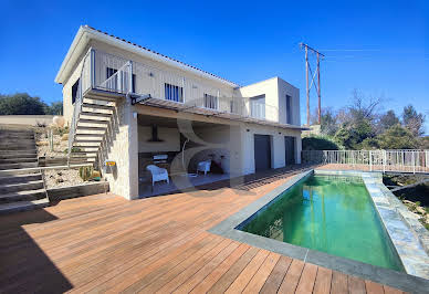 Villa with pool 2