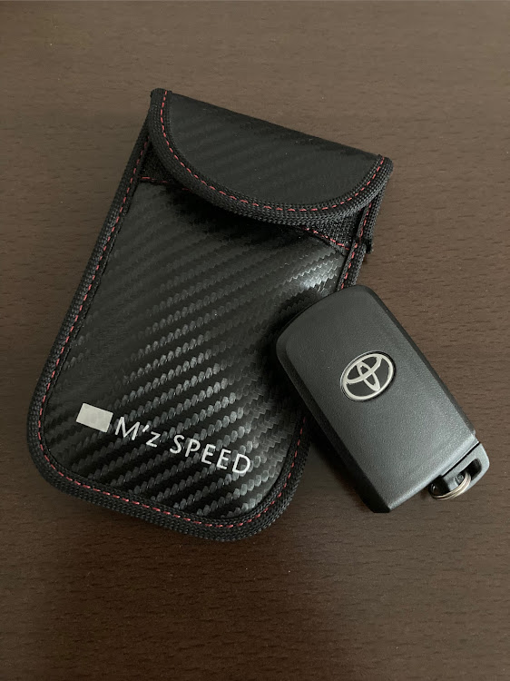 ハリアーの繋がれキーケースどんっ！・M'z SPEED リレーアタックガードポーチに関するカスタム事例の投稿画像1枚目