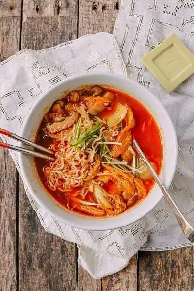 Korean Kimchi Chicken Ramen