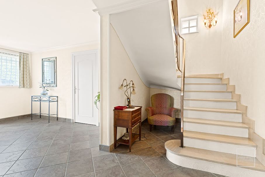 Vente maison 8 pièces 204.88 m² à Saint-Cyr-au-Mont-d'Or (69450), 1 025 000 €