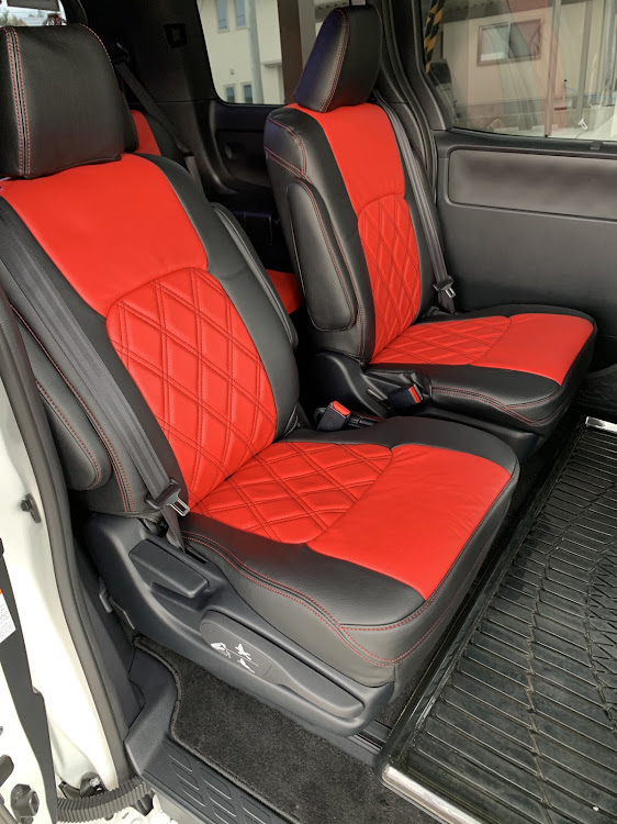 ヴォクシーのオーダーメイドシートカバー🤩に関するカスタム事例の投稿画像3枚目