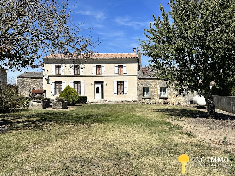 Vente maison 6 pièces 330 m² à Epargnes (17120), 388 000 €