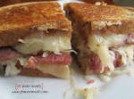 cheesy reuben sandwich was pinched from <a href="http://www.pomanmeals.com/cheesy-reuben-sandwich/" target="_blank">www.pomanmeals.com.</a>