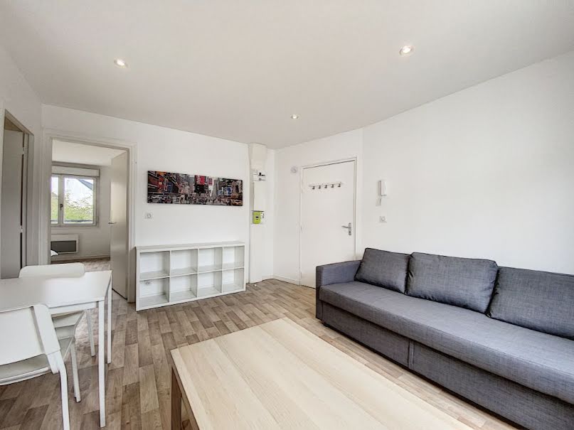 Location meublée appartement 2 pièces 40 m² à Lorient (56100), 675 €