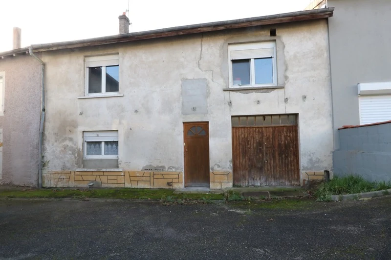 Maison à vendre à Kédange-sur-Canner (57) - Façade maison avec porte bois